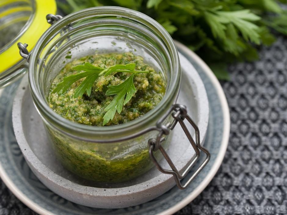 Walnuss-Kräuter-Pesto