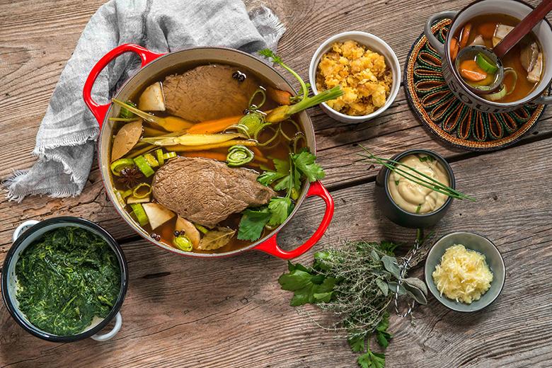 Tafelspitz mit Rösterdäpfel, Spinat, Schnittlauchsauce und Apfelkren