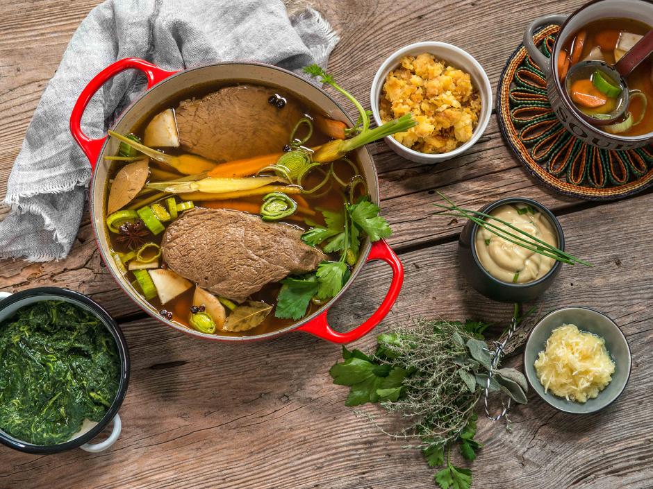 Tafelspitz mit Rösterdäpfel, Spinat, Schnittlauchsauce und Apfelkren