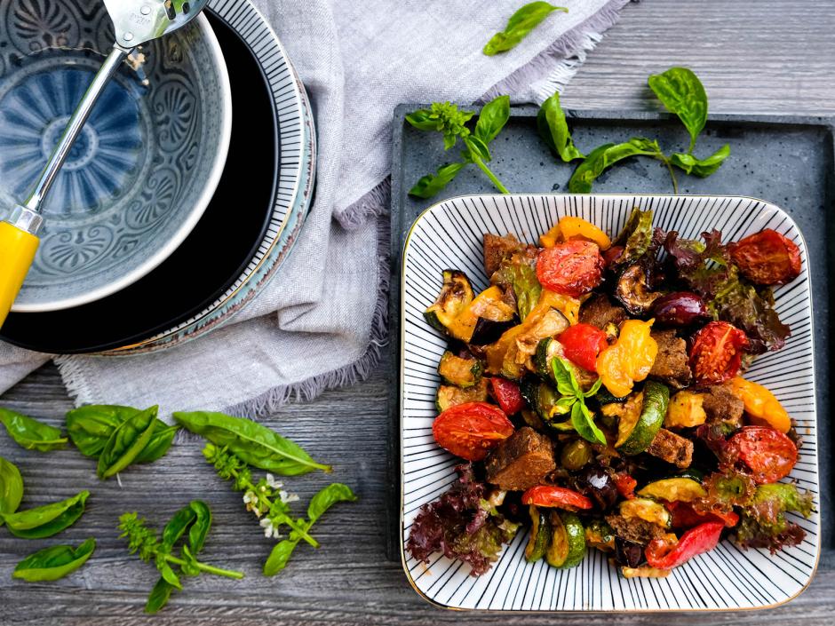 Salat mit gegrilltem Gemüse