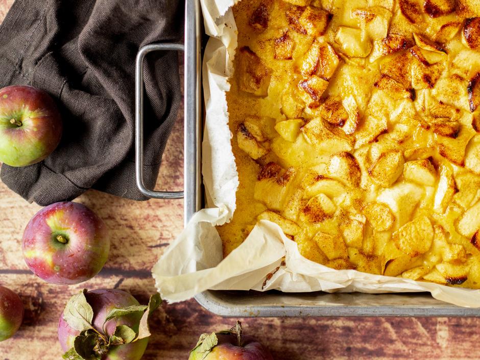 Schneller Apfel-Blechkuchen mit Zimtzucker