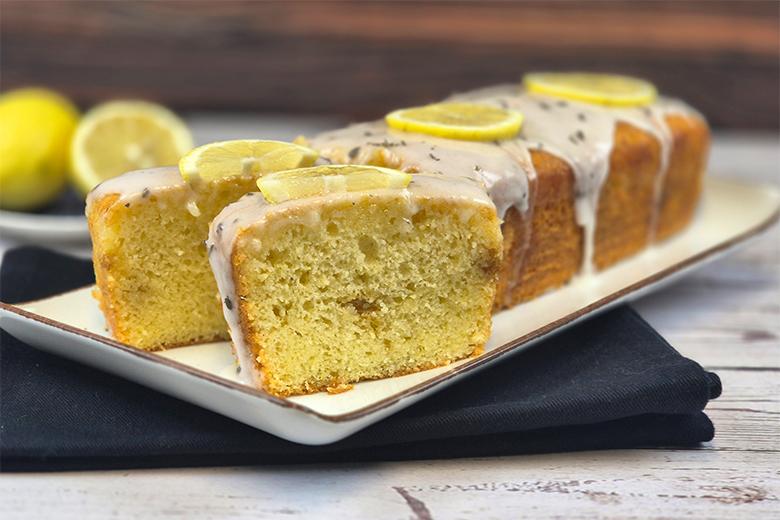 Zitronenkuchen mit Lavendelglasur