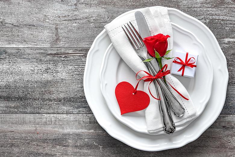 Tischdekoration für den Valentinstag