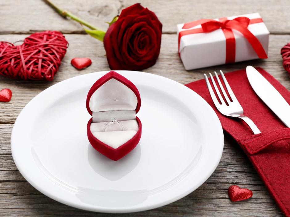 Tischdekoration für den Valentinstag