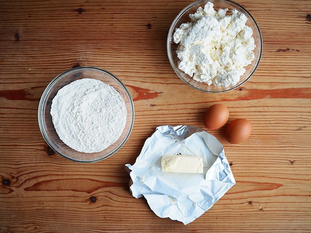Erdbeerknödel aus Topfenteig