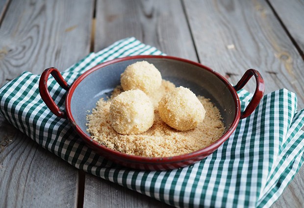 Erdbeerknödel aus Topfenteig
