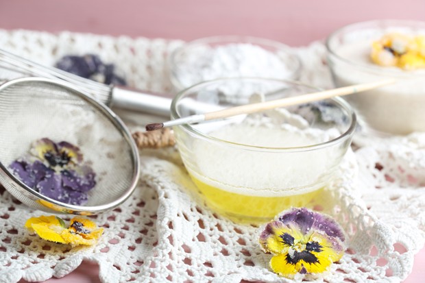 Essbare und kandierte Blüten