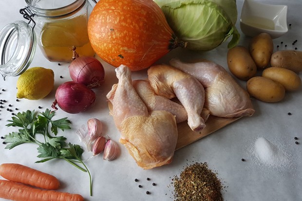 One-Tray-Oven mit Huhn und Gemüse