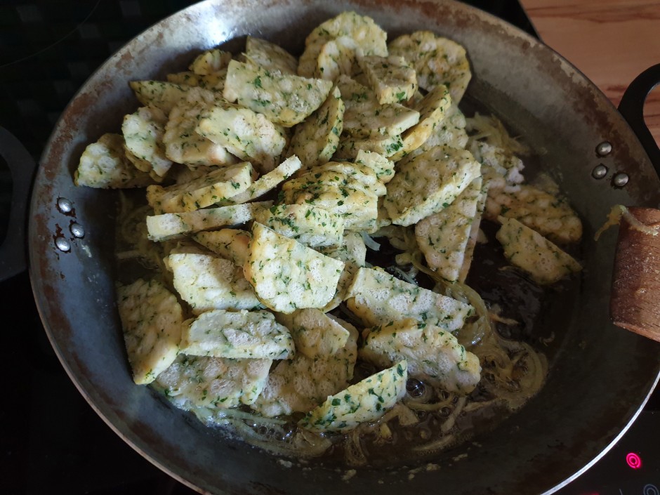 Knödel mit Ei