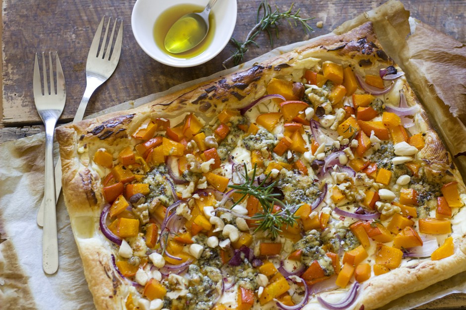 Flammkuchen mit Kürbis und Blauschimmelkäse