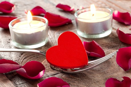Tischdekoration für den Valentinstag