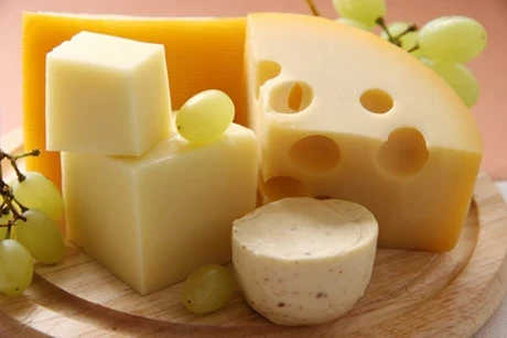 Halbfester Schnittkäse