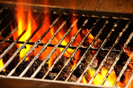 Rost vom Grill gründlich reinigen