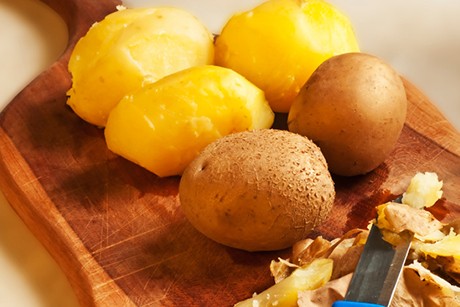 Schältrick für gekochte Kartoffeln