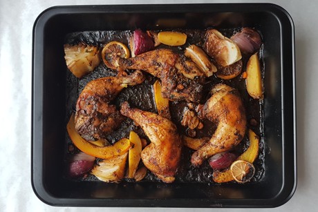 One-Tray-Oven mit Huhn und Gemüse
