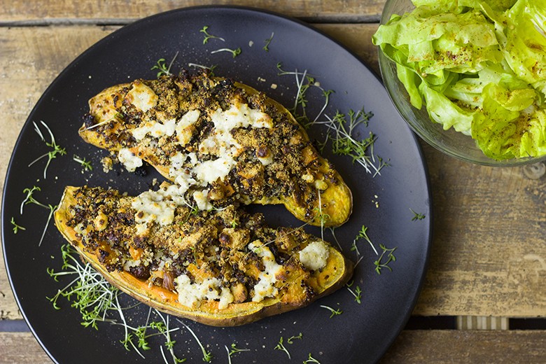 Süßkartoffel aus dem Ofen mit Quinoa-Füllung