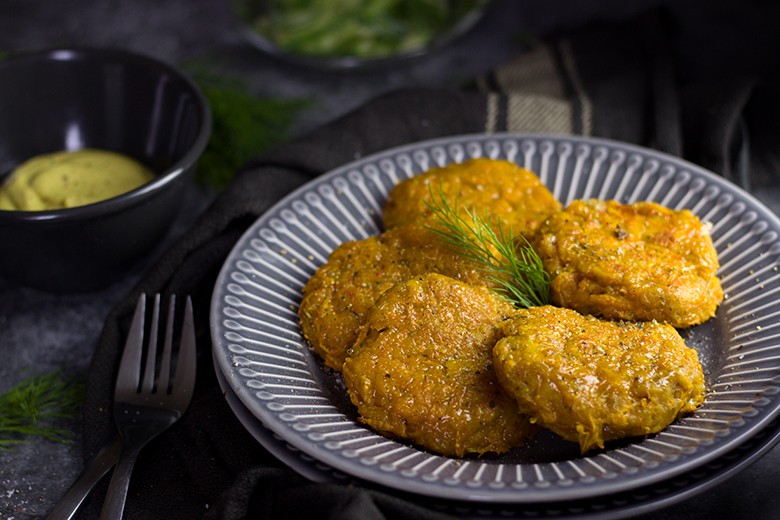 Süßkartoffelpuffer mit Senfdip