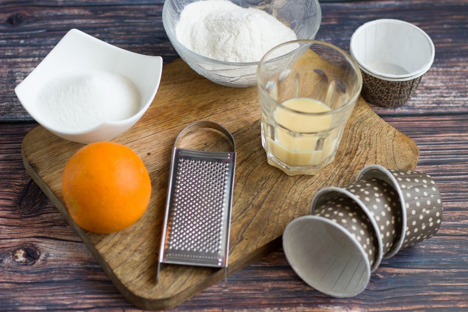 Eierlikör-Muffins mit Pfirsich