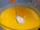 Kürbiscremesuppe - Schlagobers einrühren