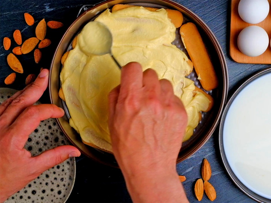 Mit etwas Creme bestreichen