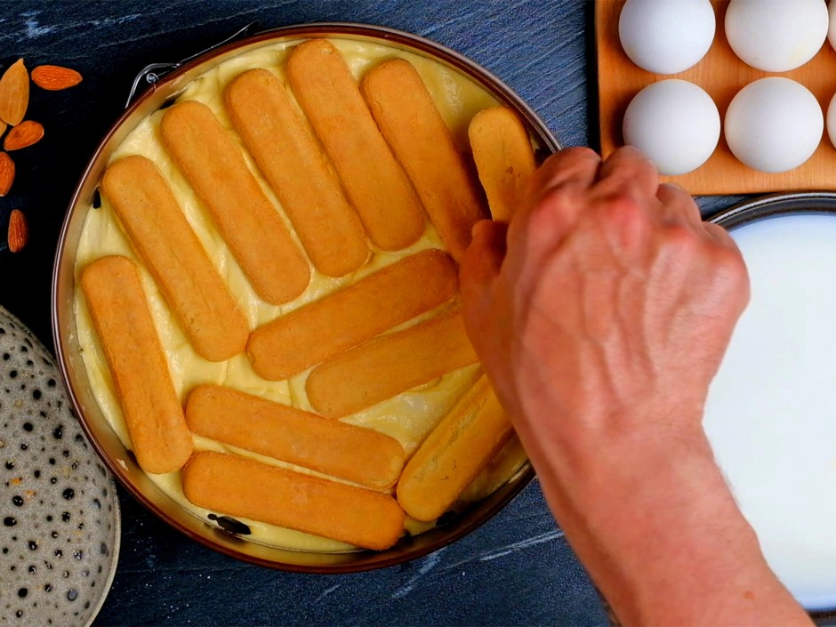 Wiederum mit Biskotten belegen