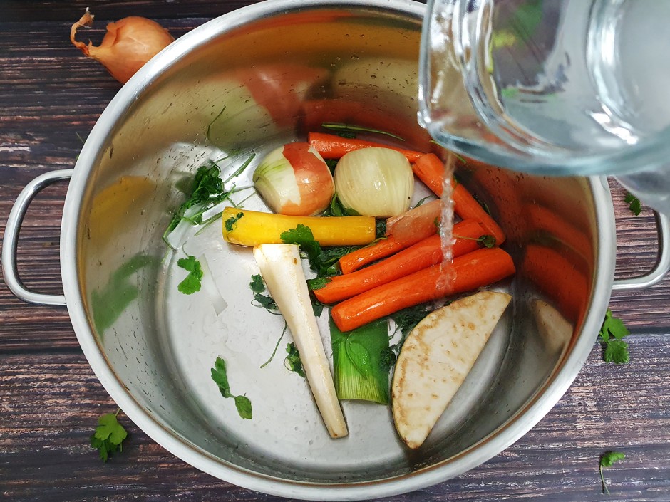 mit Wasser aufgießen