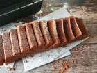 mit Staubzucker bestreuen