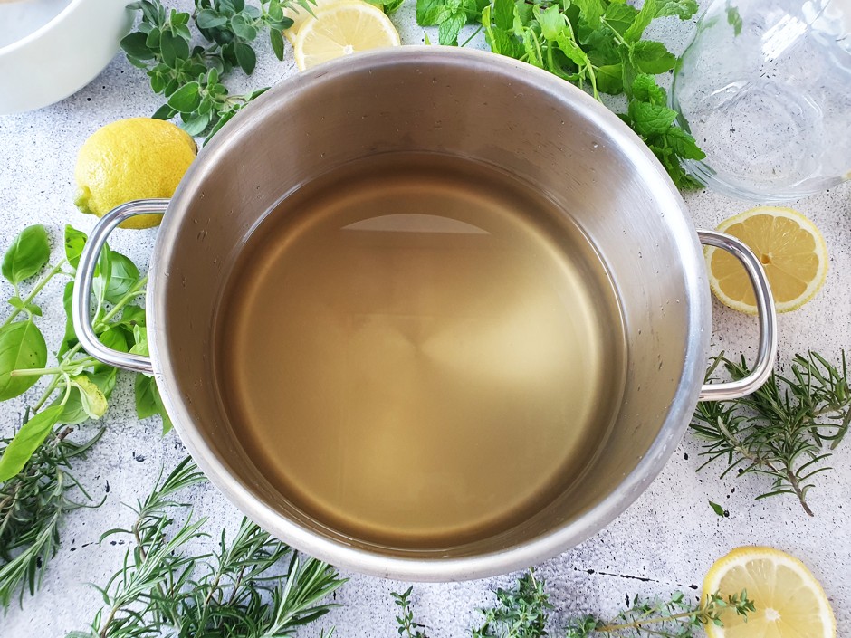 Kräutersirup kochen