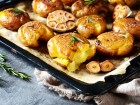 Smashed Potatoes mit Knoblauch und Rosmarin