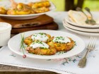 Smashed Potatoes mit Schnittlauch-Topfen-Dip