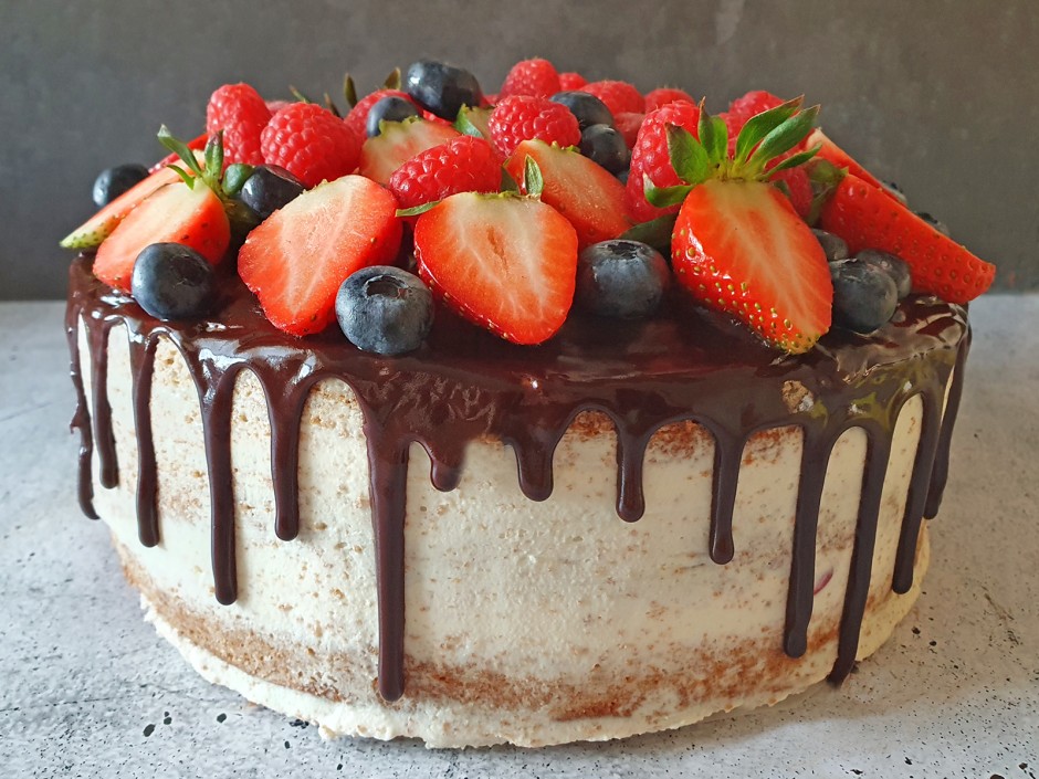 Semi Naked Cake servieren