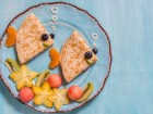 Lustige Crepes mit frischen Früchten