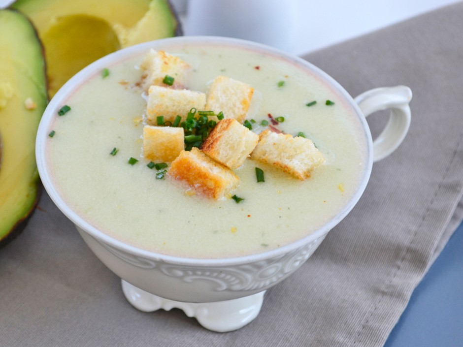 Herzhafte Avocadosuppe