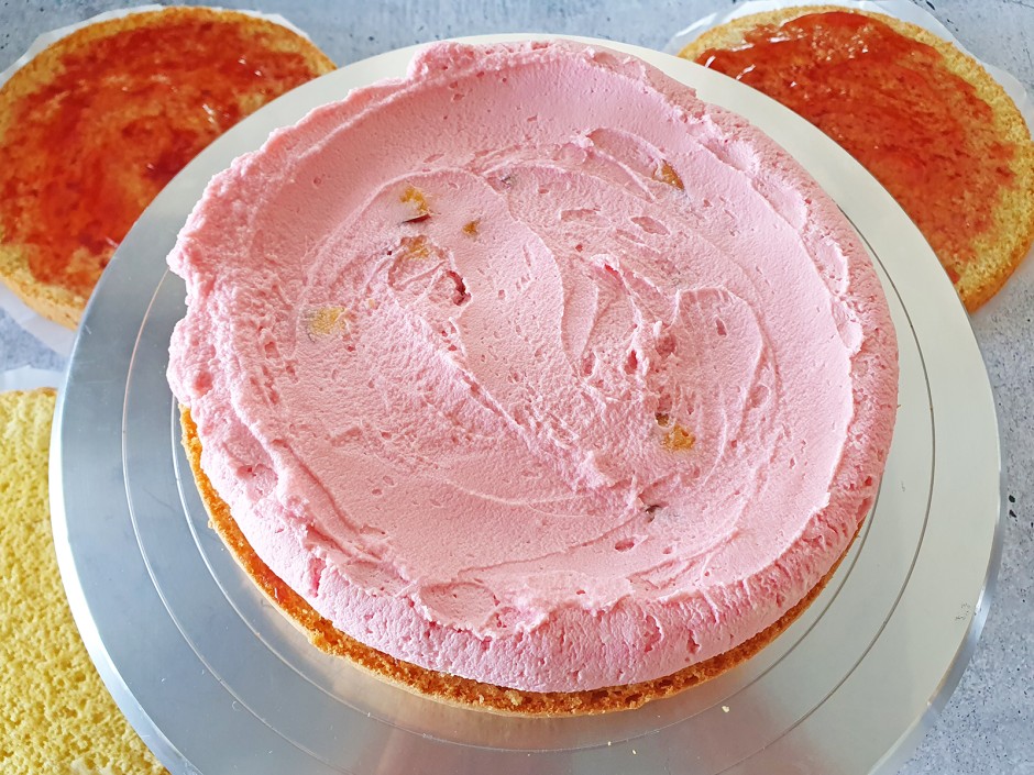 Mit Creme bestreichen