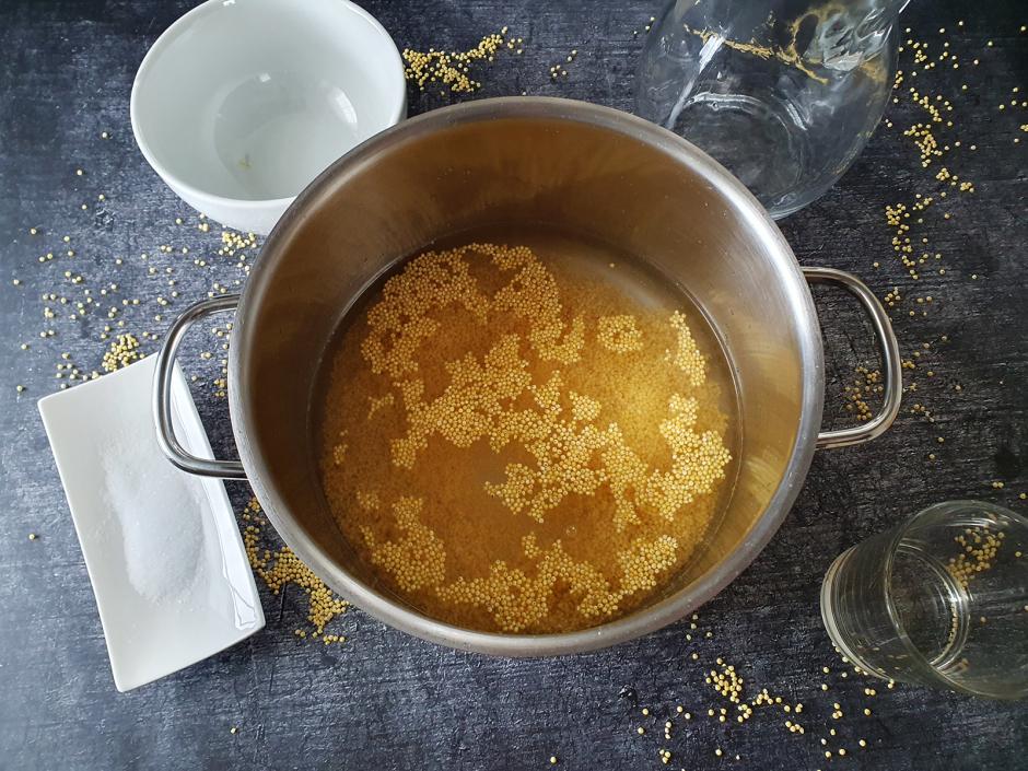 Hirse kochen und quellen lassen
