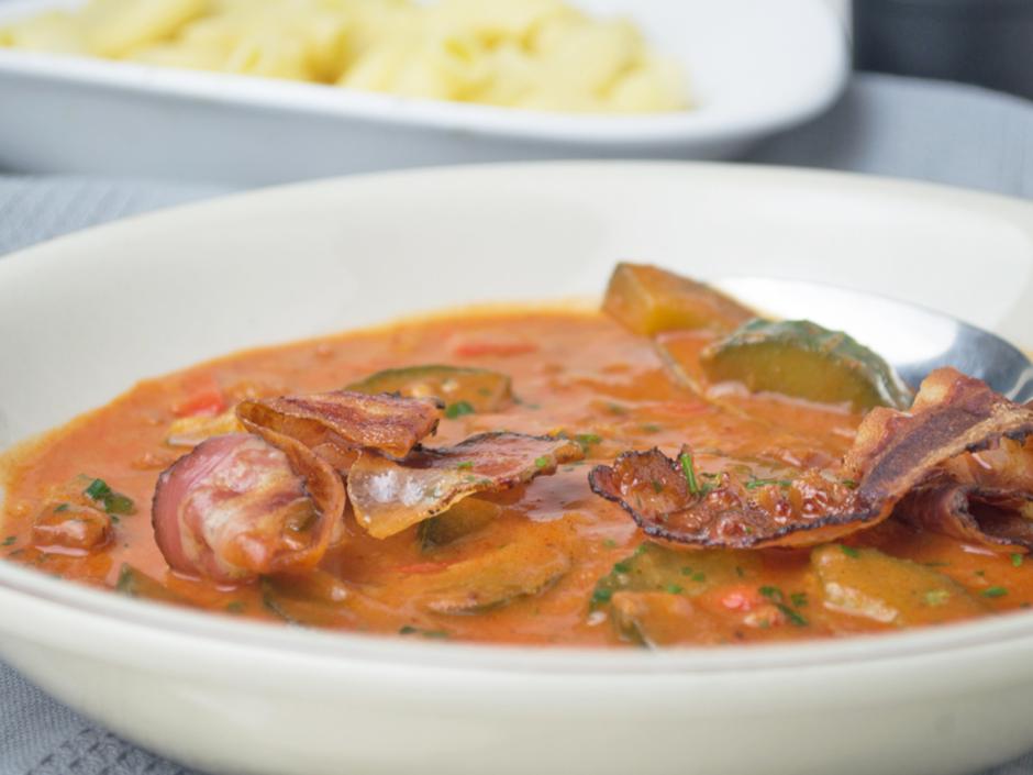Gurken-Gulasch mit Speck