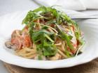 Sauerrahm-Champignon-Spaghetti auf Rucola