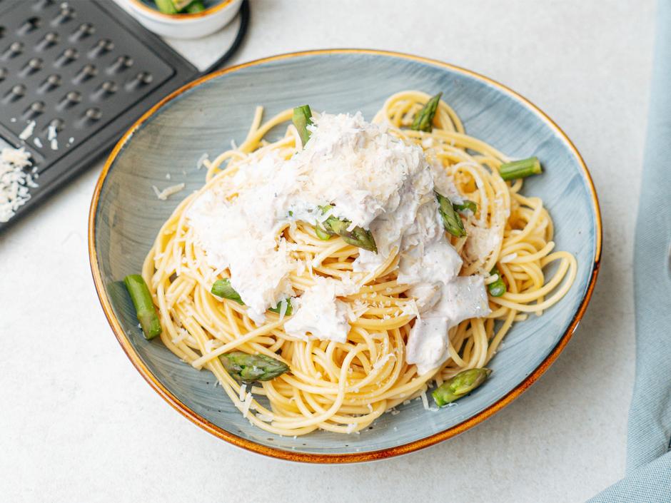 Spaghetti mit grünem Spargel und Schinken