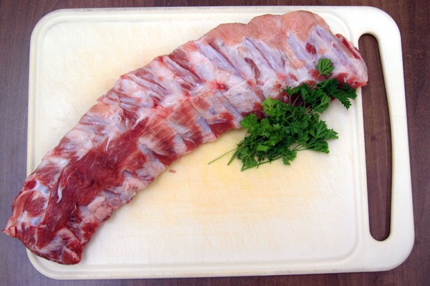 frische Spareribs aus Schweinefleisch