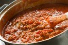 Spaghetti Bolognese servieren