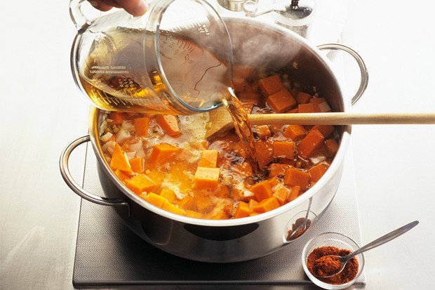 Mit Suppe aufgießen