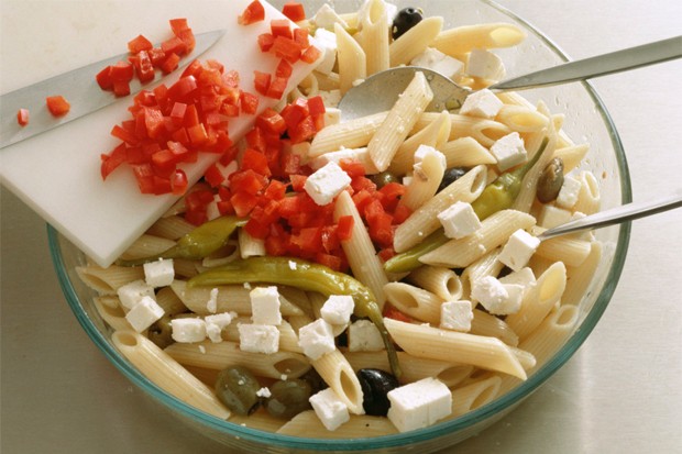 Nudelsalat mit Schafskäse