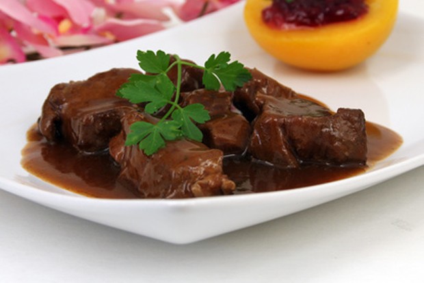 Wildschweinragout in Portweinsoße