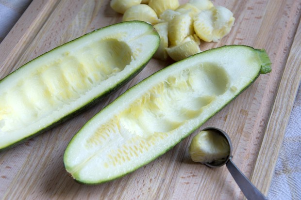 Zucchini aushöhlen