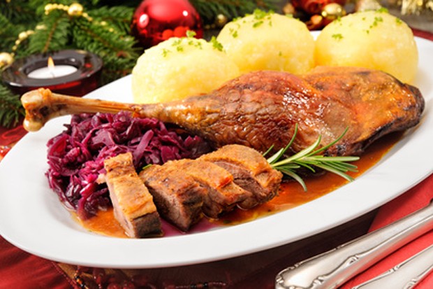 Martinigansl mit Rotkraut & Knödel