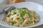 Huhn mit Bandnudeln und Zitronensauce