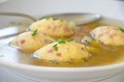 Polenta-Nockerln als Suppeneinlage