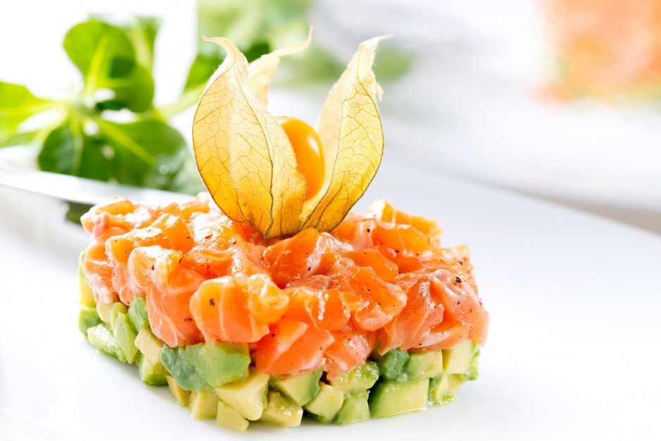 Lachstatar mit Avocado