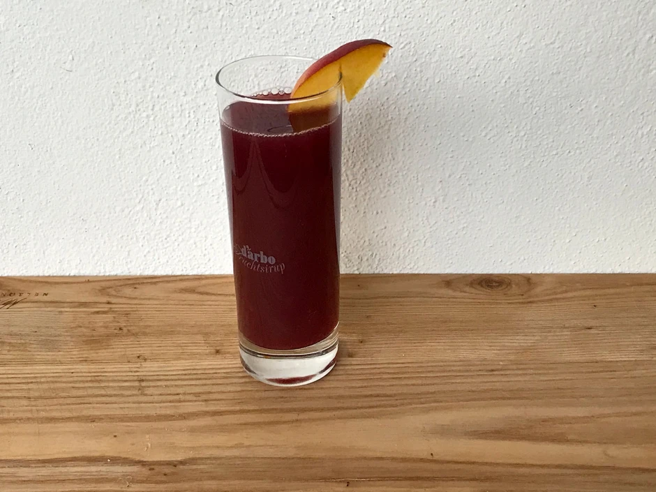 Orangen-Granatapfel-Kirsch-Smoothie