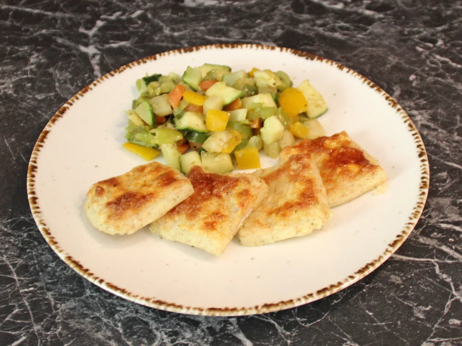 Gebackene Grießecken mit Pesto-Gemüse